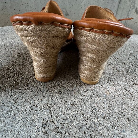 BORN WOMEN'S LEATHER WEDGE SLIP ON SANDALS BROWN SIZE 6 / 36.5 - Picture 9 of 16